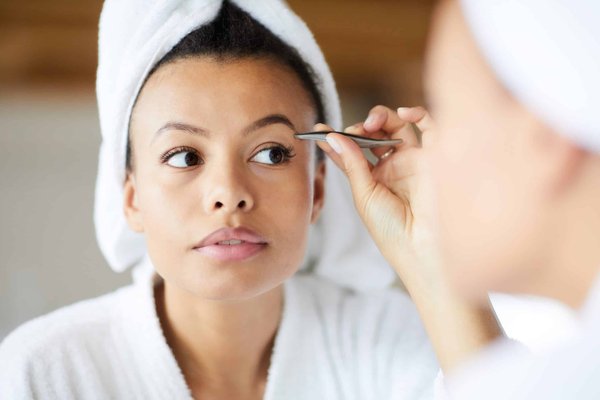Beauté du sourcil : 4 techniques pour des sourcils bien fournis avec un effet naturel